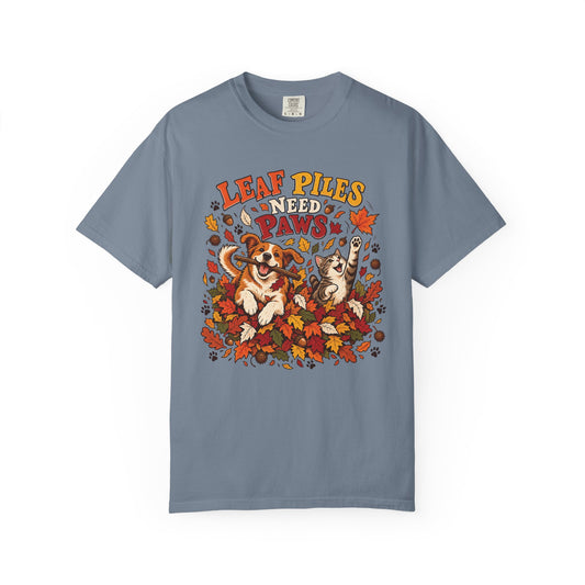 Leaf Piles Need Paws T-Shirt – Funny Autumn Dog & Cat Lover Tee