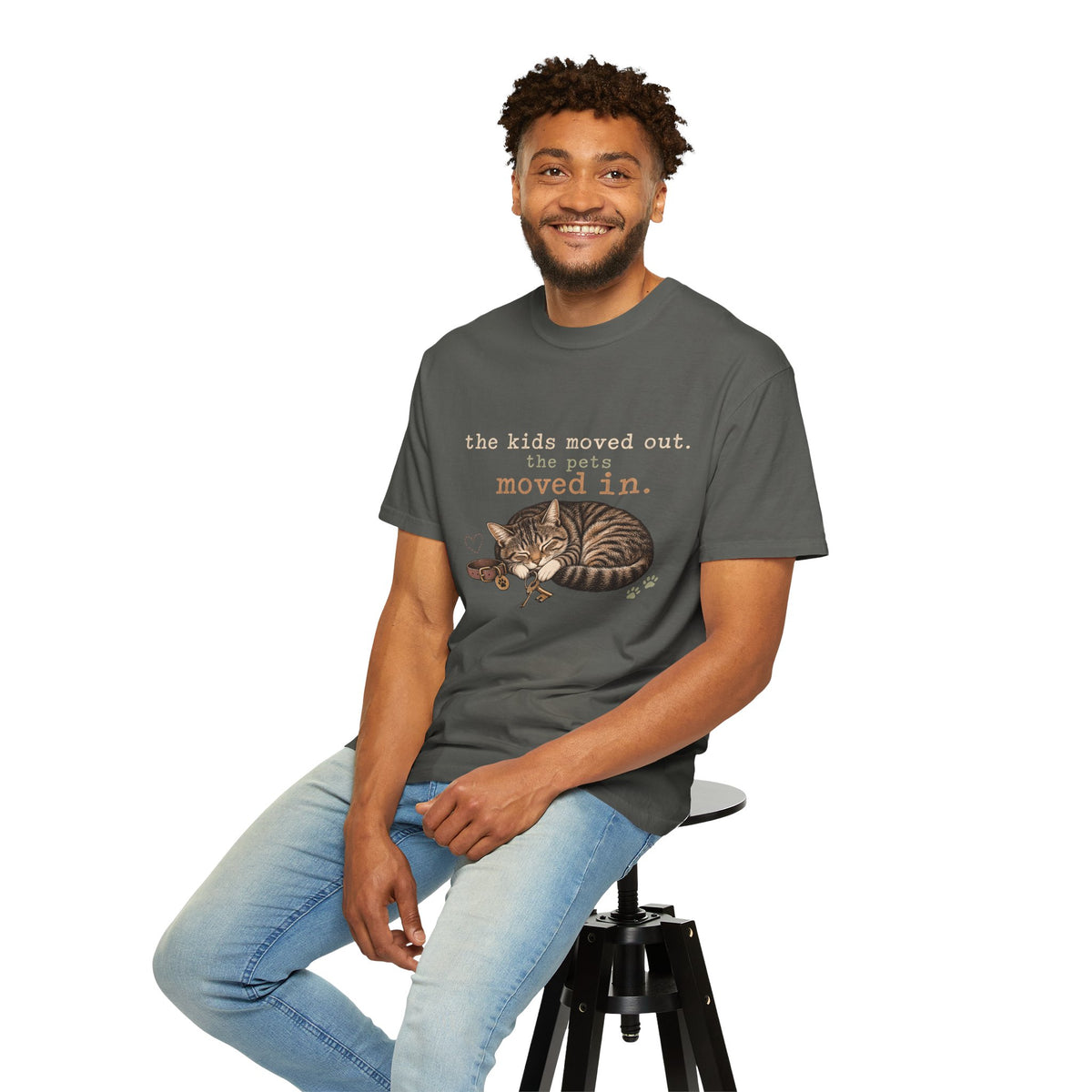 The Kids Moved Out The Pets Moved In T-Shirt – Funny Empty Nester Cat Tee