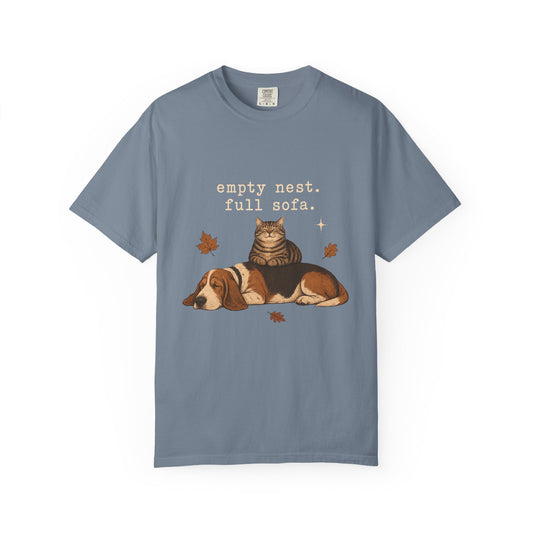 Empty Nest Full Sofa T-Shirt – Funny Empty Nester Dog & Cat Parent T-Shirt