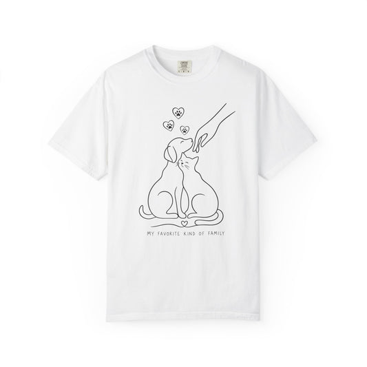 Minimalist Dog and Cat Family — Cute Pet Lover T-Shirt