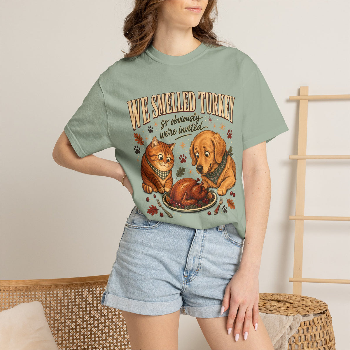 We Smelled Turkey T-Shirt – Funny Thanksgiving Dog & Cat Lover Tee