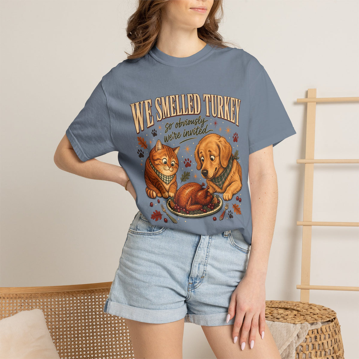 We Smelled Turkey T-Shirt – Funny Thanksgiving Dog & Cat Lover Tee