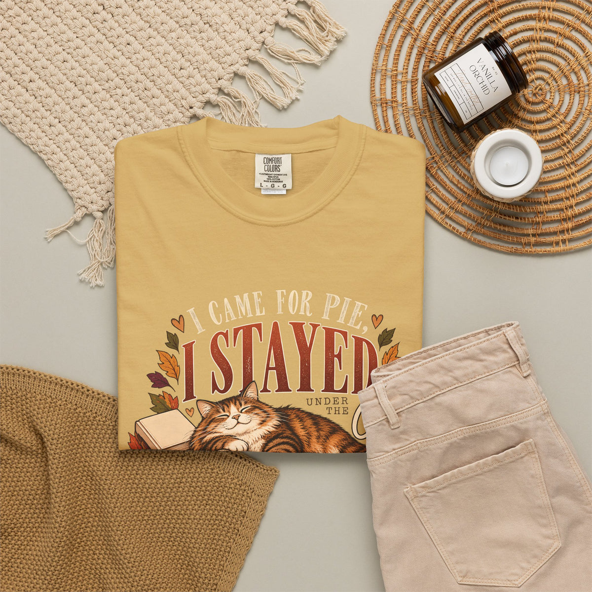 I Came for Pie I Stayed Under the Cat T-Shirt – Funny Thanksgiving Cat Tee