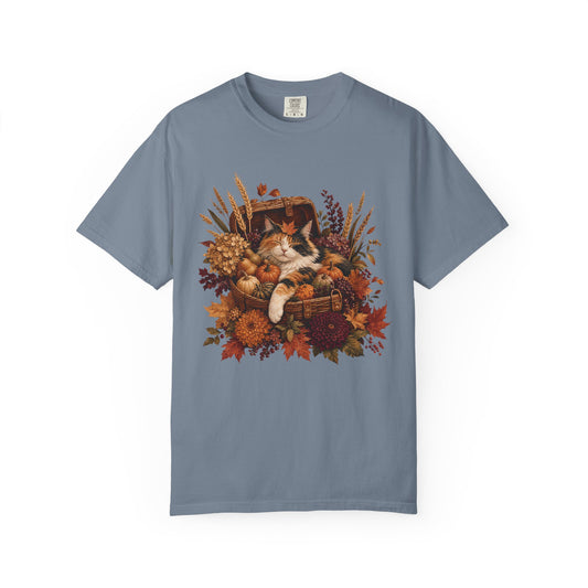 Cozy Autumn Calico Cat T-Shirt – Fall Cat Lover Cottagecore Tee