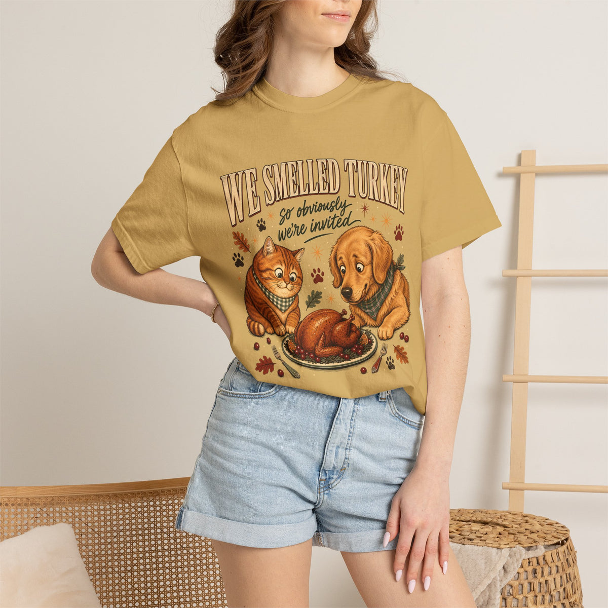 We Smelled Turkey T-Shirt – Funny Thanksgiving Dog & Cat Lover Tee