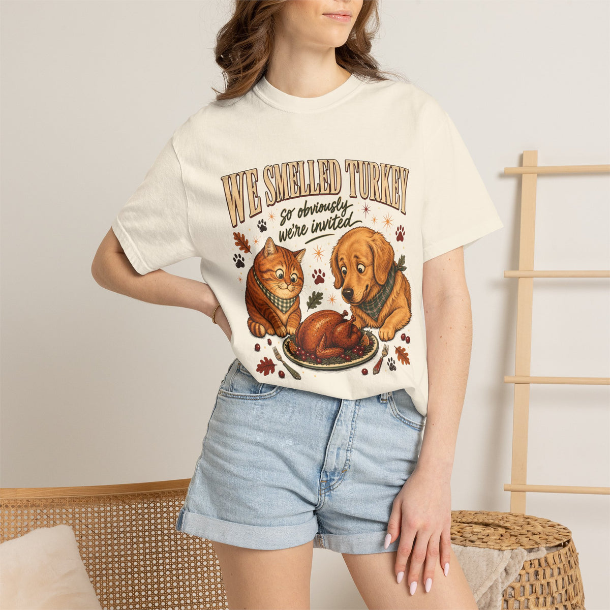 We Smelled Turkey T-Shirt – Funny Thanksgiving Dog & Cat Lover Tee