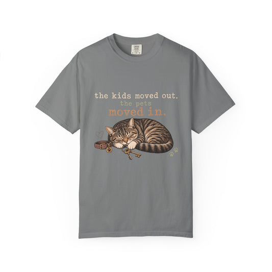 The Kids Moved Out The Pets Moved In T-Shirt – Funny Empty Nester Cat Tee