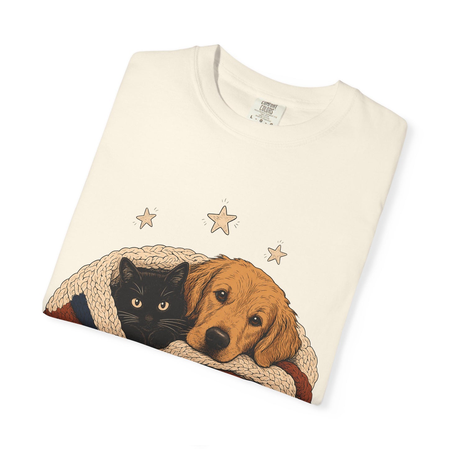 Cosy Blanket Buddies T-Shirt – Golden Retriever & Black Cat Design