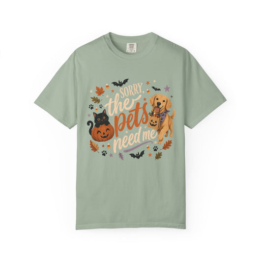 Sorry The Pets Need Me T-Shirt – Funny Halloween Dog & Cat Parent Tee