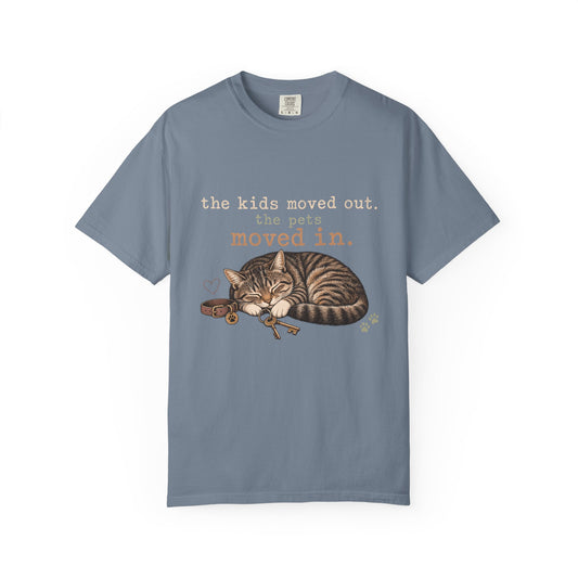 The Kids Moved Out The Pets Moved In T-Shirt – Funny Empty Nester Cat Tee