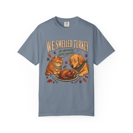We Smelled Turkey T-Shirt – Funny Thanksgiving Dog & Cat Lover Tee
