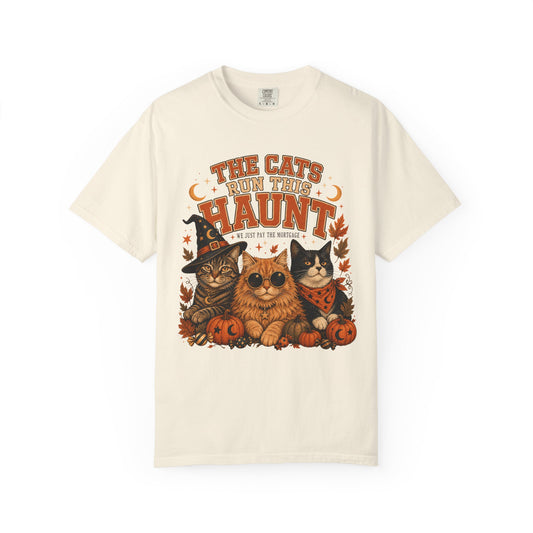The Cats Run This Haunt T-Shirt – Funny Halloween Cat Lover Tee
