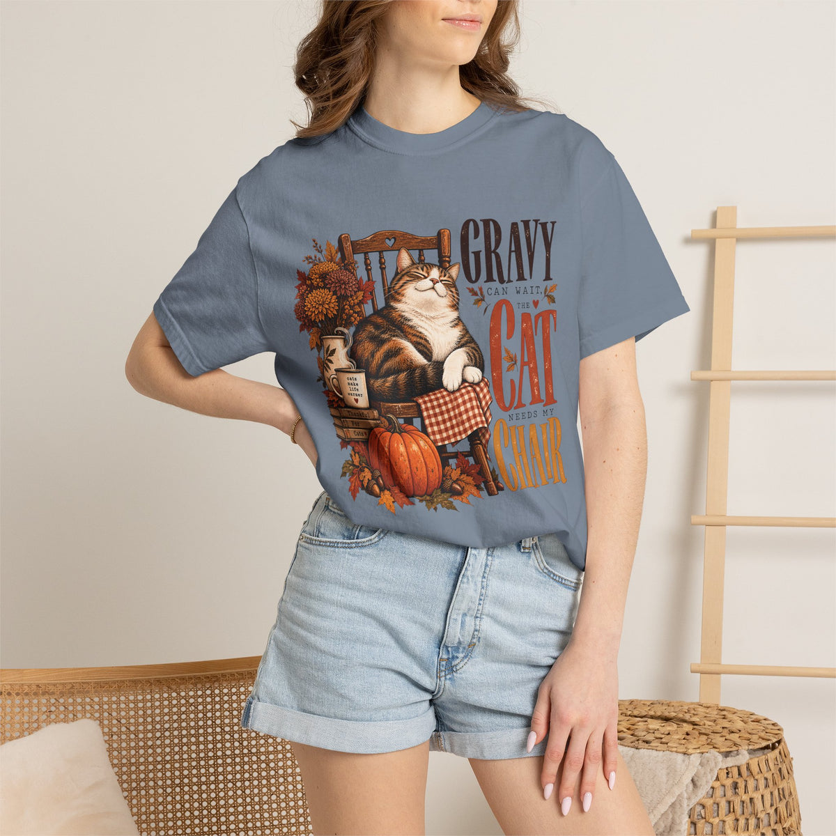 Gravy Can Wait The Cat Needs My Chair T-Shirt – Funny Thanksgiving Cat Tee