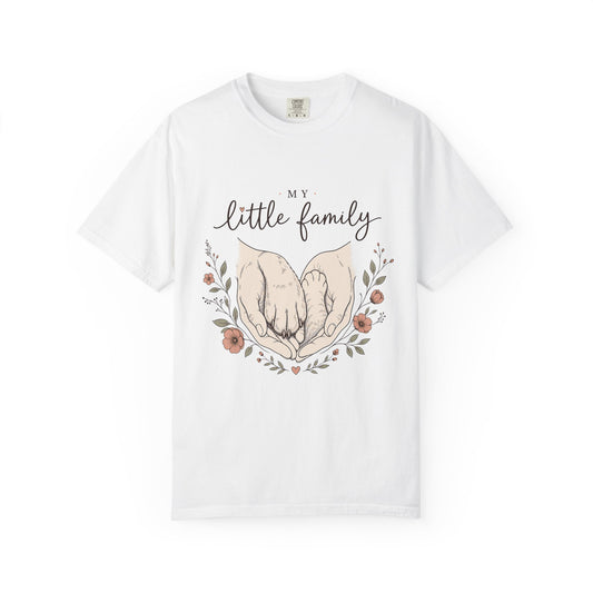 "My Little Family" Hands & Paw Heart Design – Pet Parent T-Shirt