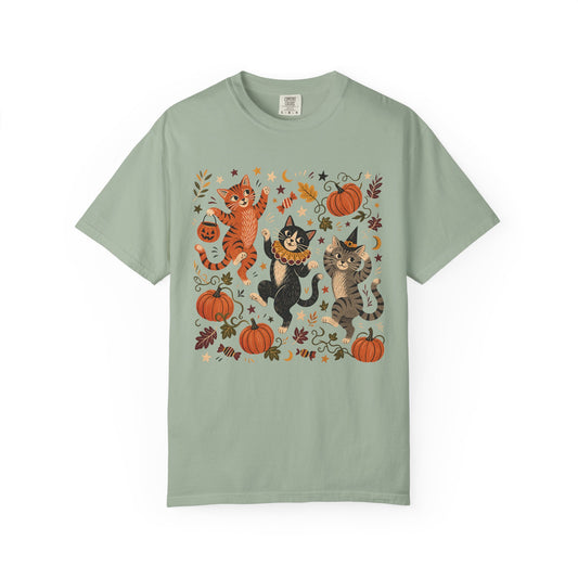Halloween Cats T-Shirt – Cute Dancing Cats & Pumpkins Fall Cat Lover Tee