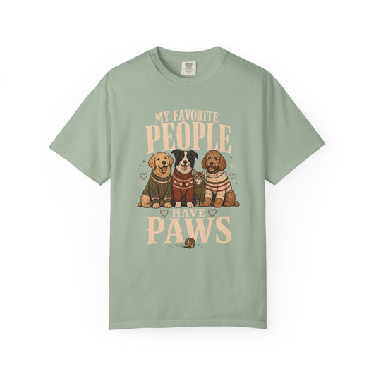 "My Favorite People Have Paws" T-Shirt – Golden Retriever, Border Collie, Cat & Doodle in Sweaters