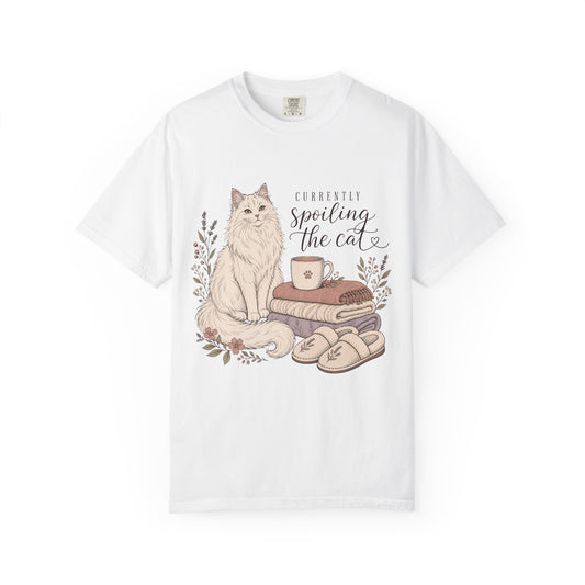 Currently Spoiling the Cat T-Shirt – Fluffy Cat, Cosy Blankets & Coffee Design