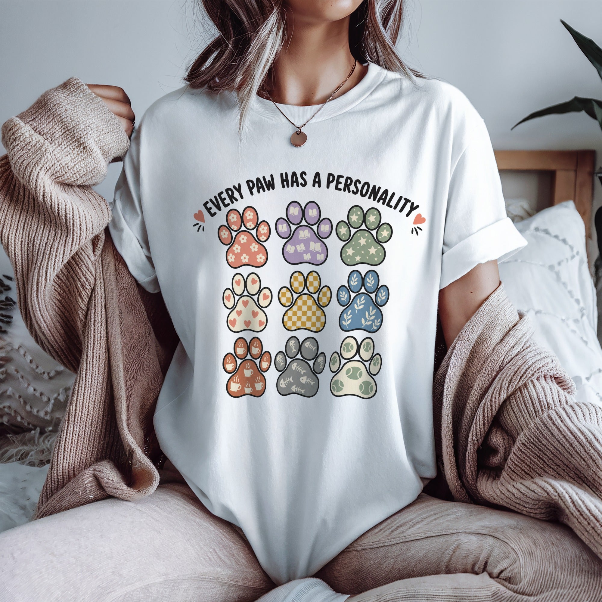 Every Paw Has a Perosnality - Gift for Pet Mom - Pet Parent Funny - Cute Dog Mom - Cute Cat Mom