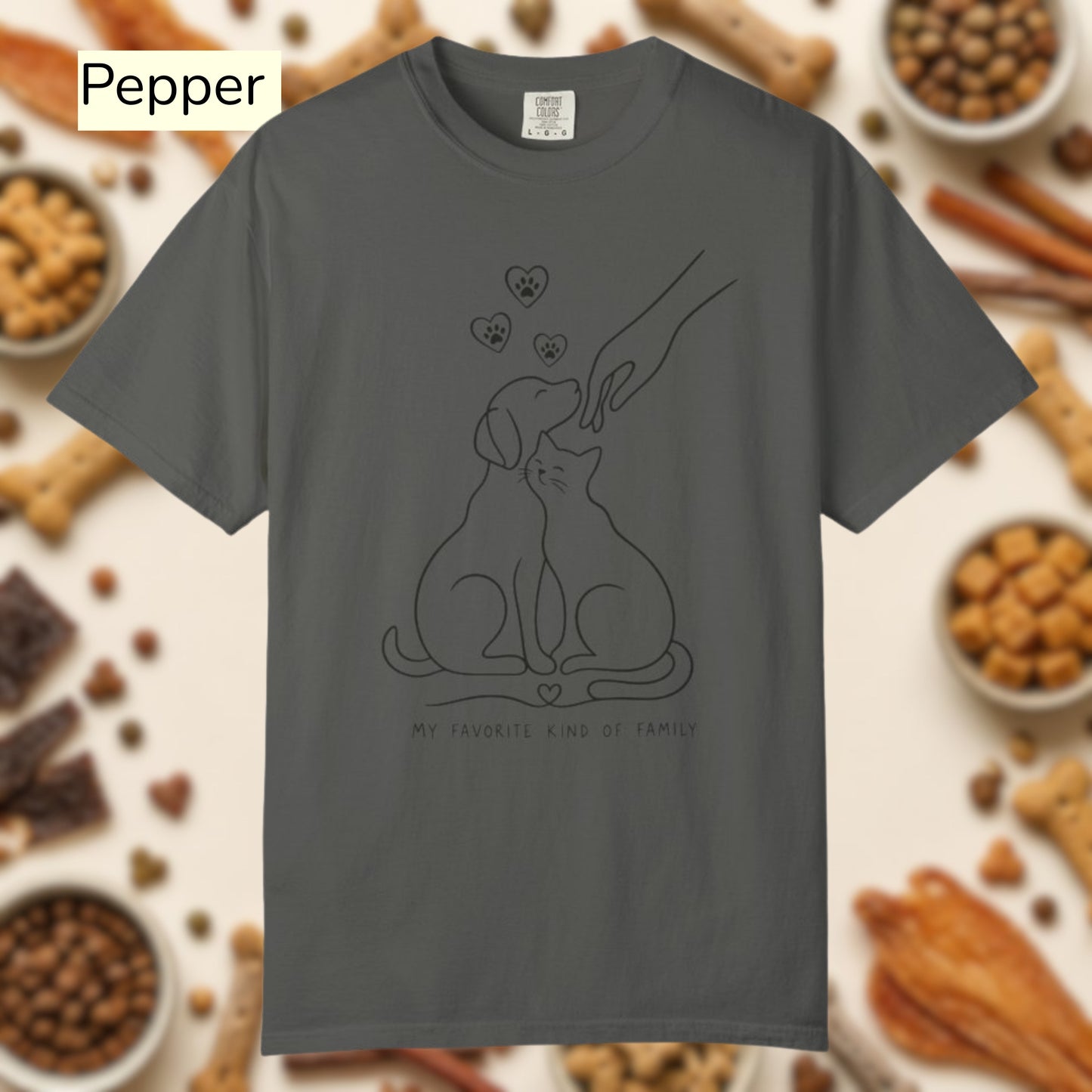 Minimalist Dog and Cat Family  — Cute Pet Lover T-Shirt