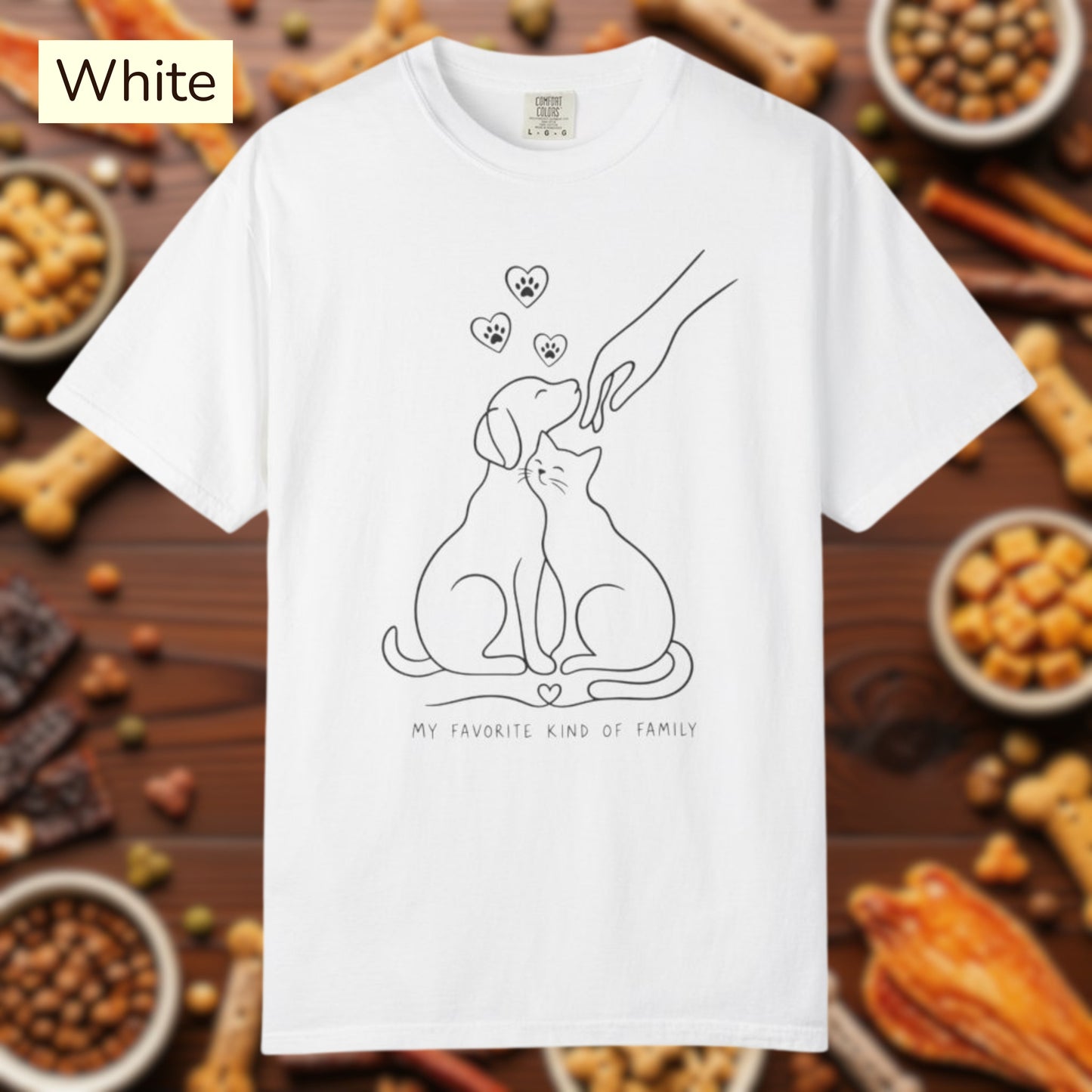 Minimalist Dog and Cat Family  — Cute Pet Lover T-Shirt
