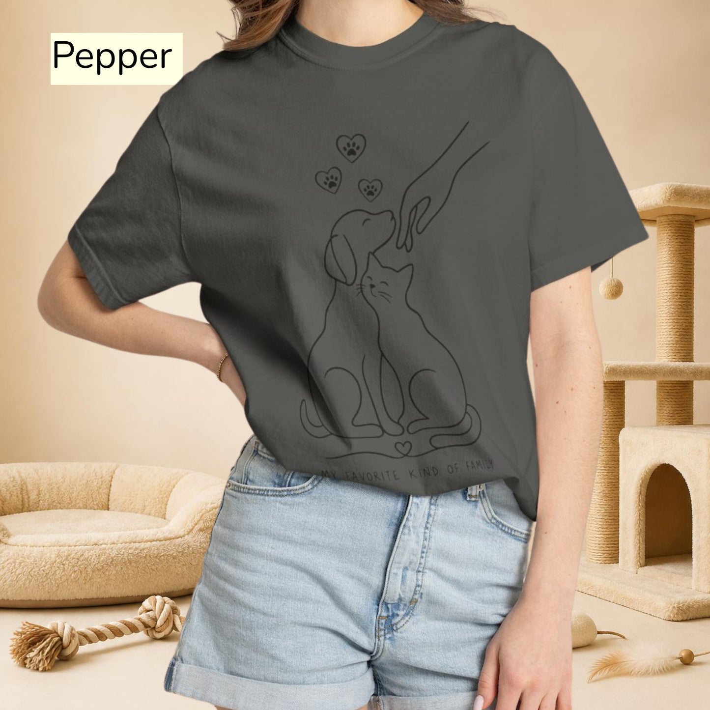 Minimalist Dog and Cat Family  — Cute Pet Lover T-Shirt