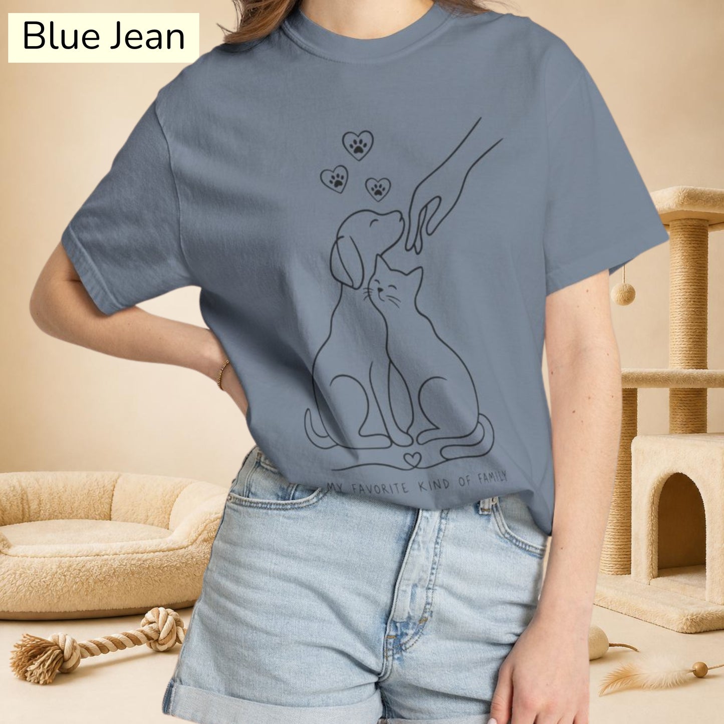 Minimalist Dog and Cat Family  — Cute Pet Lover T-Shirt
