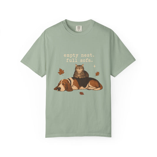 Empty Nest Full Sofa T-Shirt – Funny Empty Nester Dog & Cat Parent T-Shirt