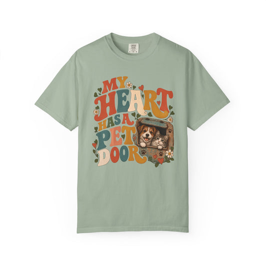 My Heart Has a Pet Door T-Shirt – Retro Dog & Cat Lover Tee