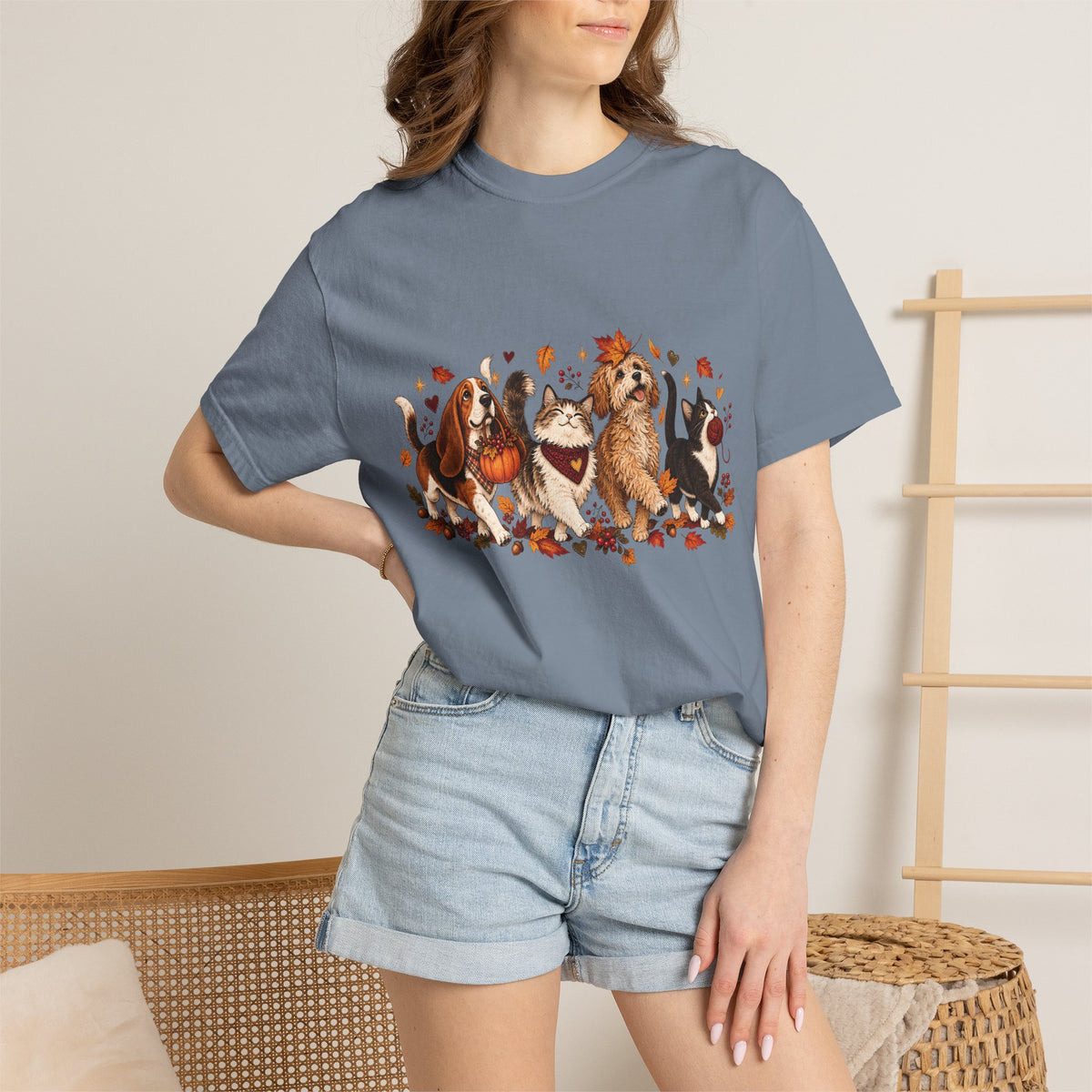 Autumn Paws T-Shirt – Cozy Dog & Cat Lover Fall Tee
