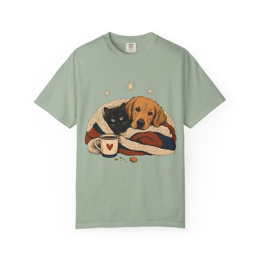 Cosy Blanket Buddies T-Shirt – Golden Retriever & Black Cat Design