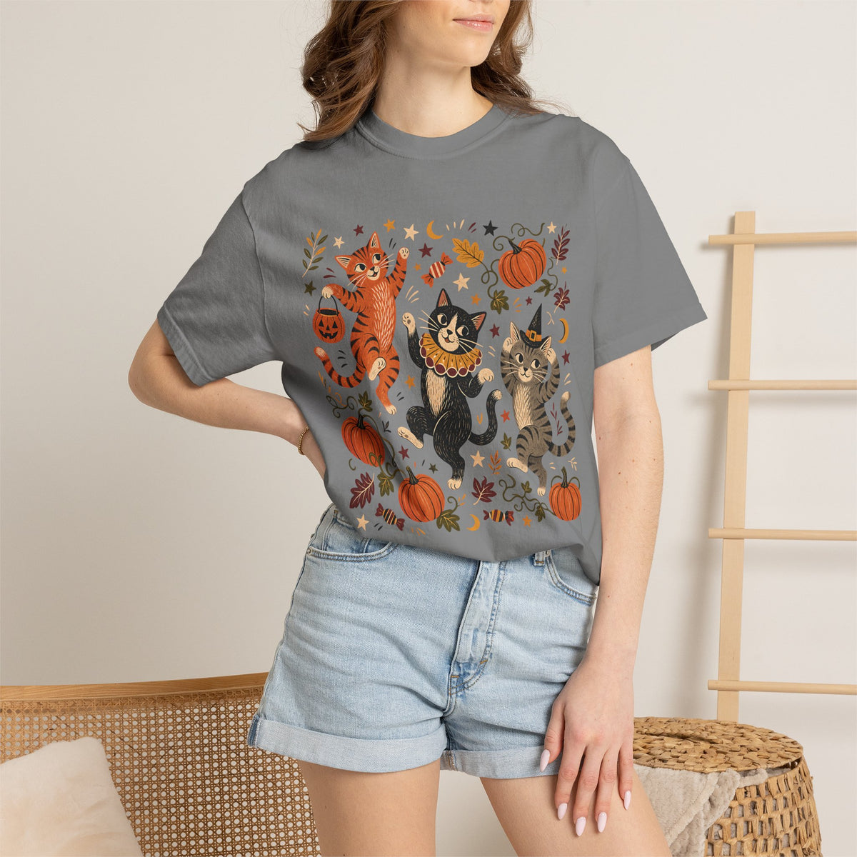 Halloween Cats T-Shirt – Cute Dancing Cats & Pumpkins Fall Cat Lover Tee