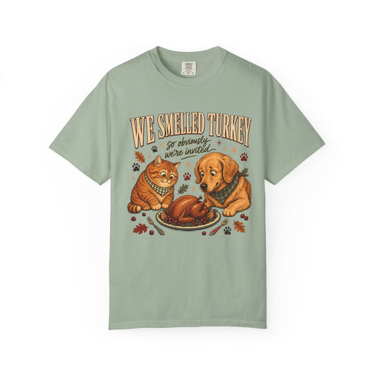 We Smelled Turkey T-Shirt – Funny Thanksgiving Dog & Cat Lover Tee