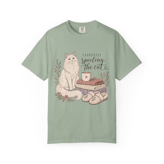 Currently Spoiling the Cat T-Shirt – Fluffy Cat, Cosy Blankets & Coffee Design