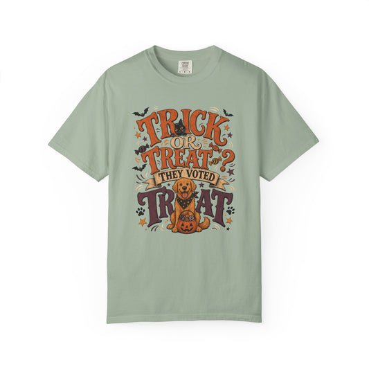 Trick or Treat They Voted Treat T-Shirt – Funny Halloween Dog & Cat Pet Lover T-Shirt