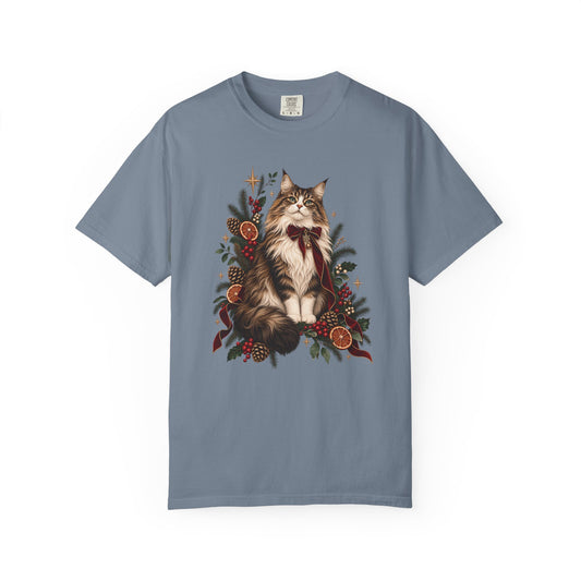Elegant Christmas Cat T-Shirt – Vintage Botanical Festive Cat Tee