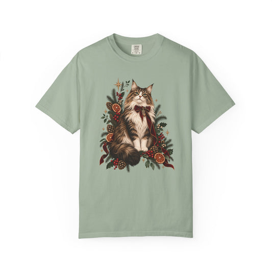 Elegant Christmas Cat T-Shirt – Vintage Botanical Festive Cat Tee