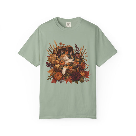 Cozy Autumn Calico Cat T-Shirt – Fall Cat Lover Cottagecore Tee